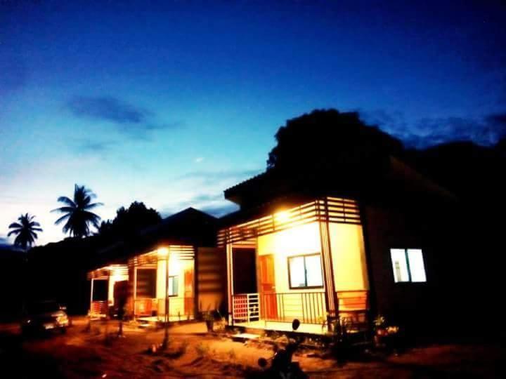Phu Chaem House Hotel Mae Chaem Luaran gambar
