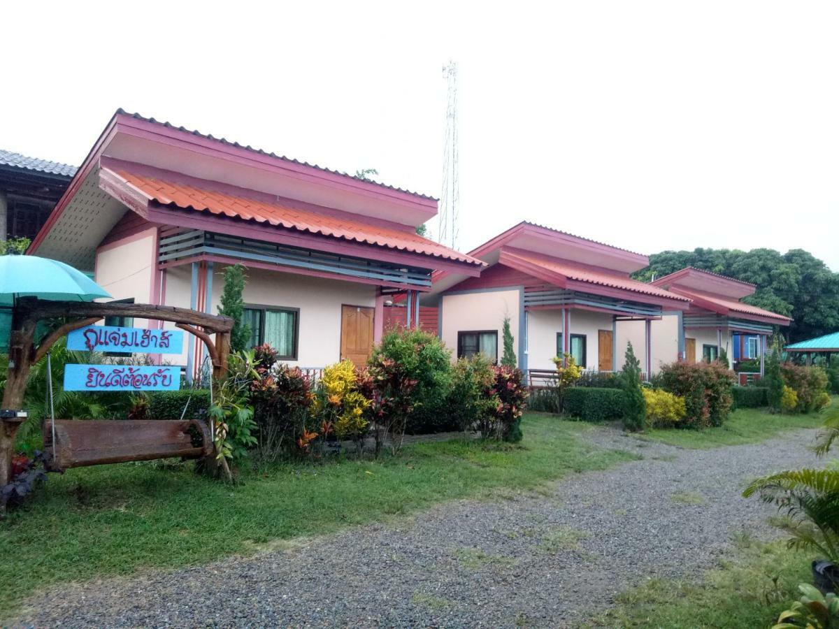 Phu Chaem House Hotel Mae Chaem Luaran gambar